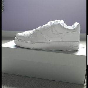 White low top Airforce 1s
